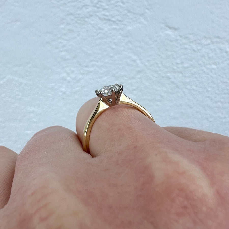 18ct White & Yellow Gold 0.90 carat Round Brilliant Cut Solitaire Diamond Ring