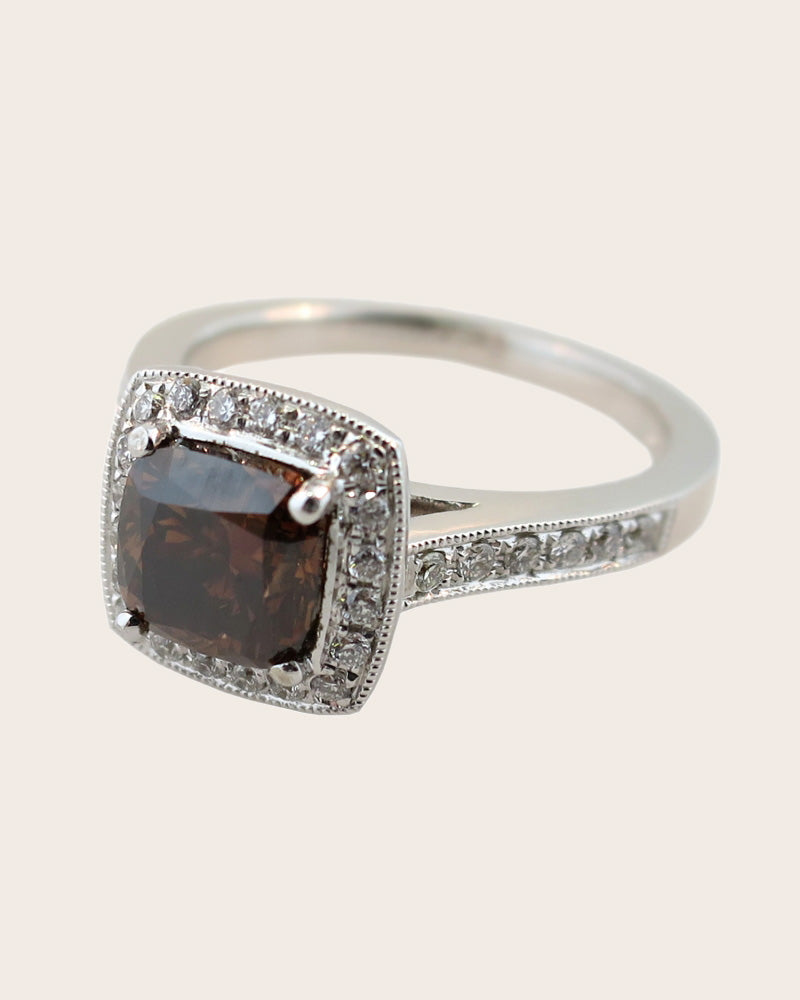 18CT WHITE GOLD COGNAC & WHITE DIAMOND RING