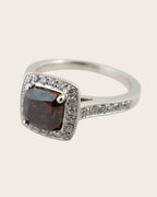 18CT WHITE GOLD COGNAC & WHITE DIAMOND RING