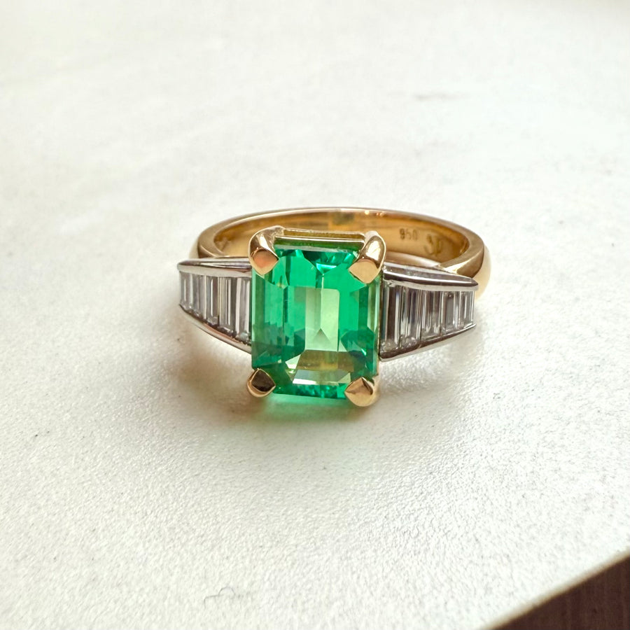 18ct Yellow Gold & Platinum Colombian Emerald & Trapezoid Diamond Ring