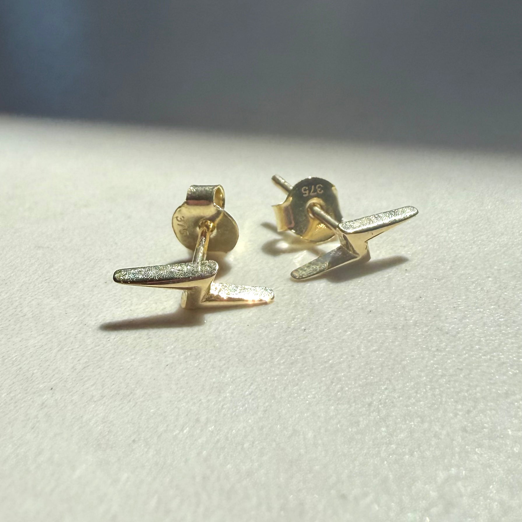 9ct Yellow Gold Lightning Bolt Stud Earrings