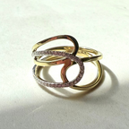 9ct Yellow Gold & Round Brilliant Cut Diamond Double Swirl Band