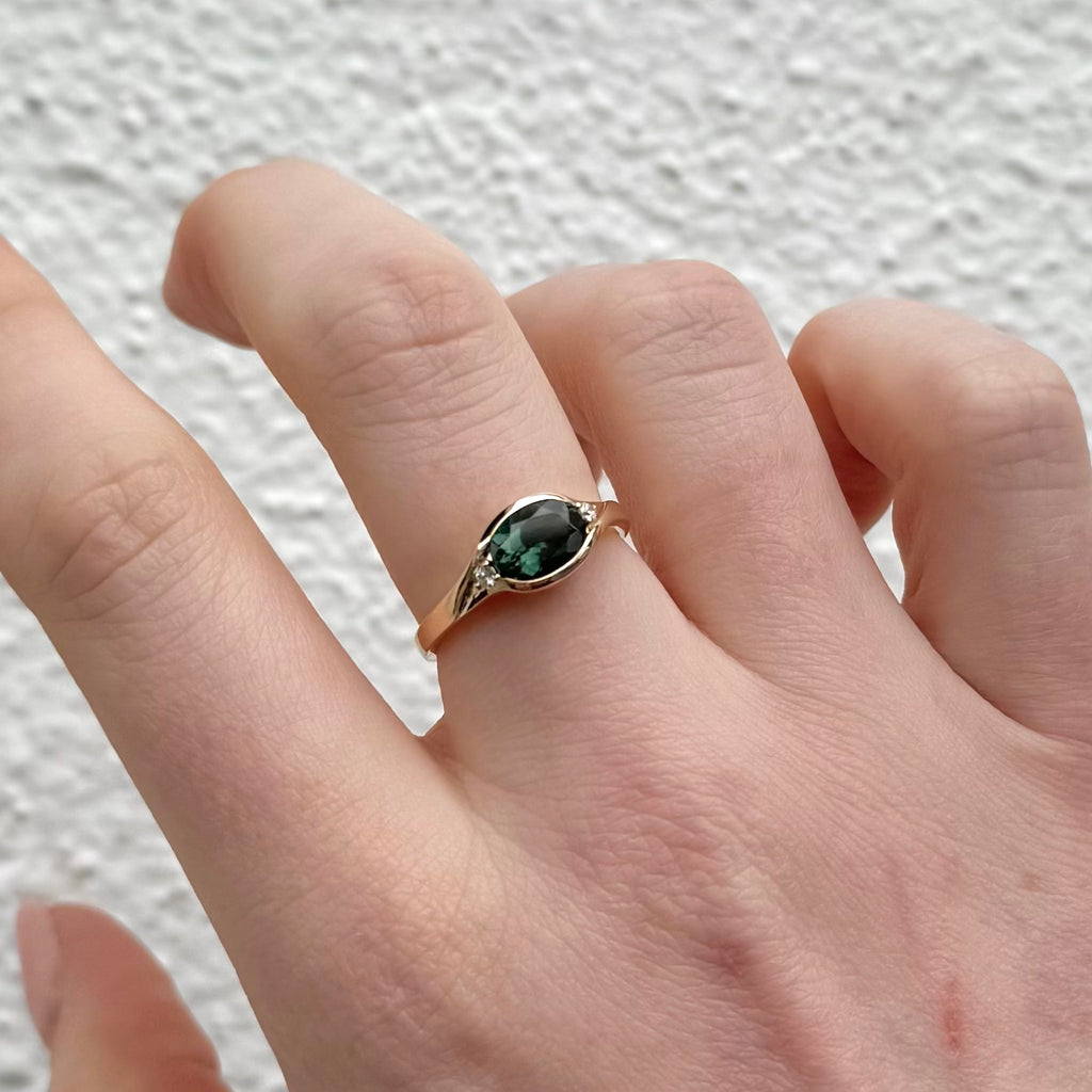 9ct Yellow Gold Blue-Green Tourmaline & Round Brilliant Cut Diamond Ring