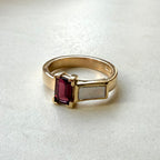 9ct Yellow Gold Garnet & Mother of Pearl Ring