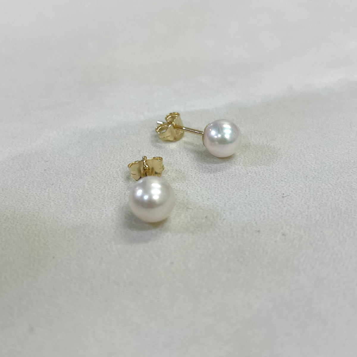 9ct Yellow Gold 6mm Akoya Pearl Stud Earrings