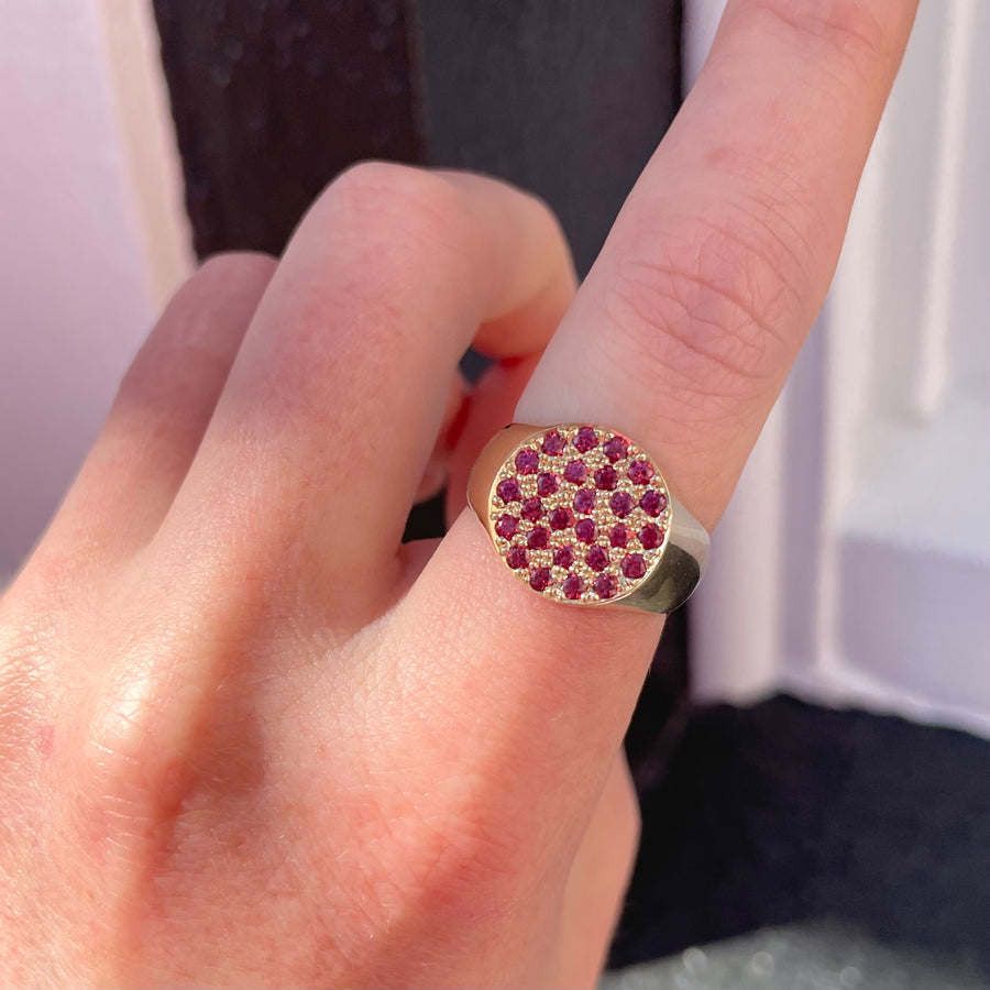 9ct Yellow Gold & Natural Pink Spinel Round Signet Ring