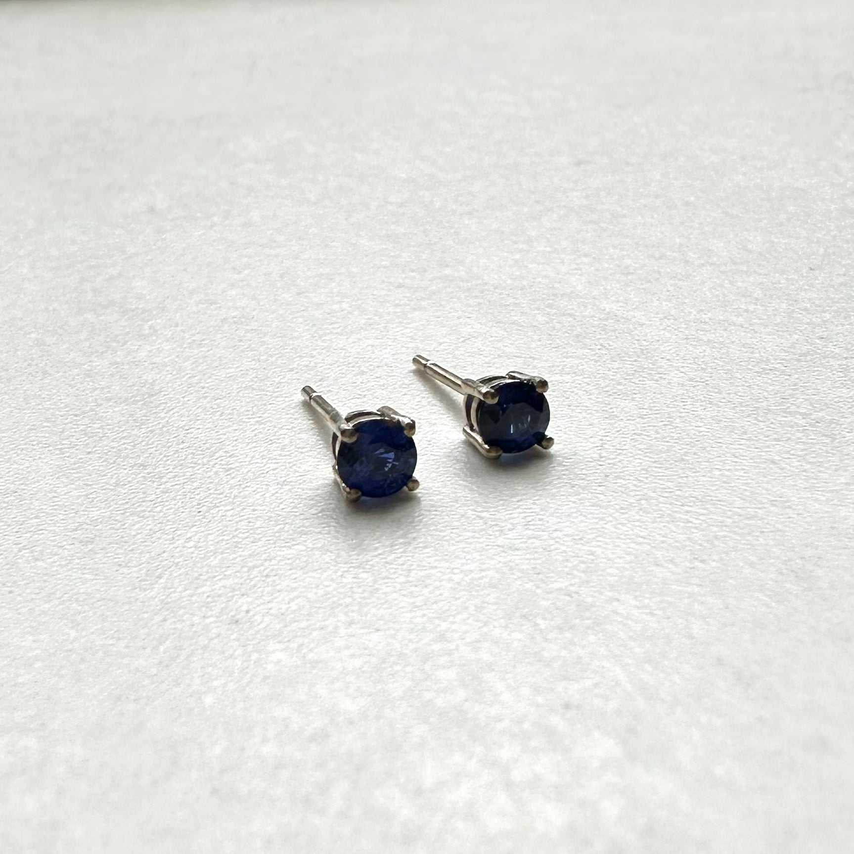 9ct White Gold & Ceylon Sapphire Stud Earrings