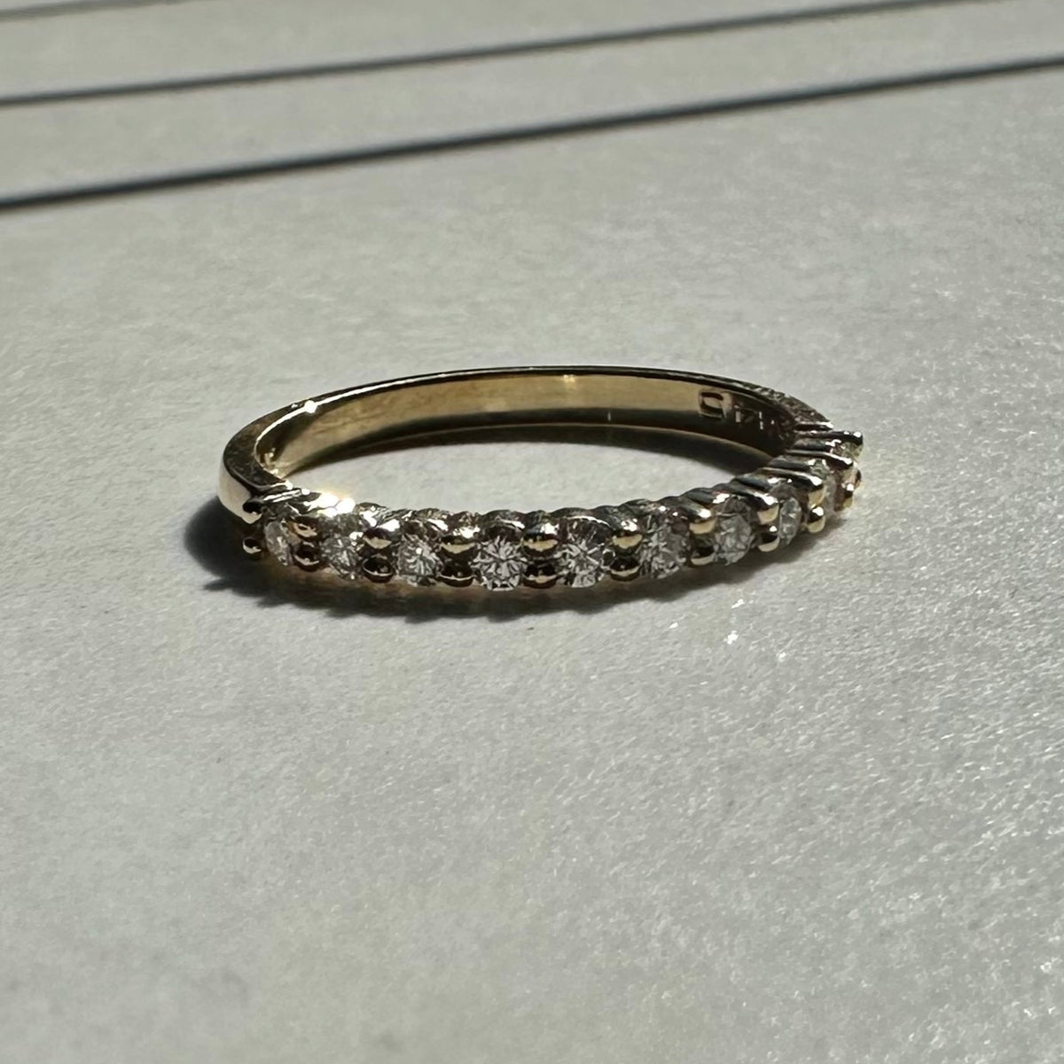 18ct Yellow Gold Shared Mirco Claw 10 x Round Brilliant Cut Diamond Band