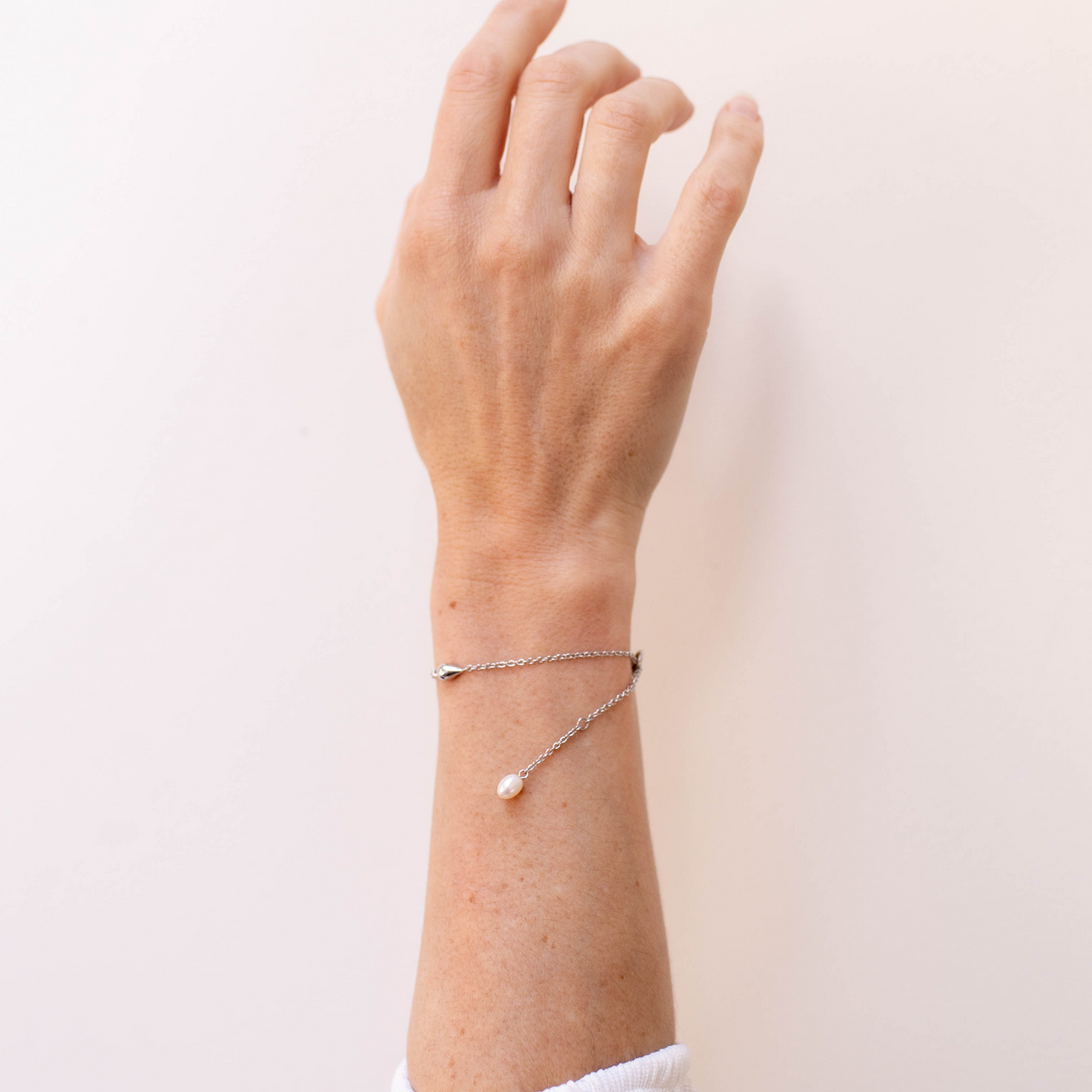 BOH RUNGA - Sterling Silver Drop in the Ocean Pearl Moon Glow Bracelet