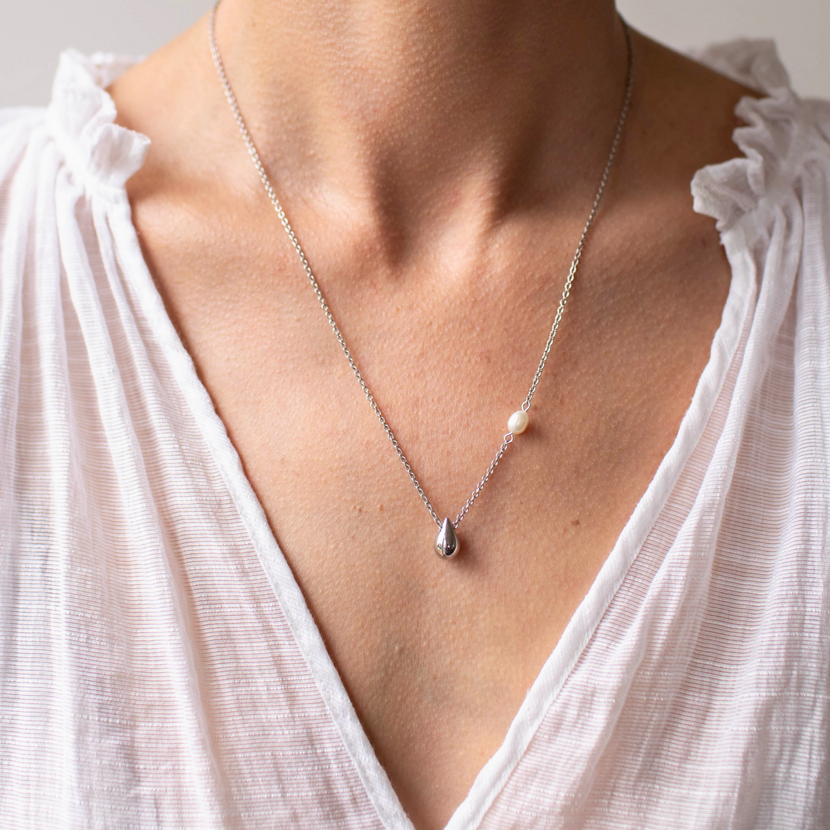 BOH RUNGA- Sterling Silver Drop in the Ocean Pearl Moon Glow Pendant
