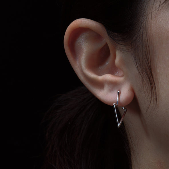 KAREN WALKER - STERLING SILVER RUNAWAY ARROW EARRINGS